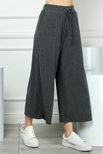Load image into Gallery viewer, WIDE LEG CROPPED PANTS
