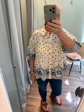 Load image into Gallery viewer, Border Print Top
