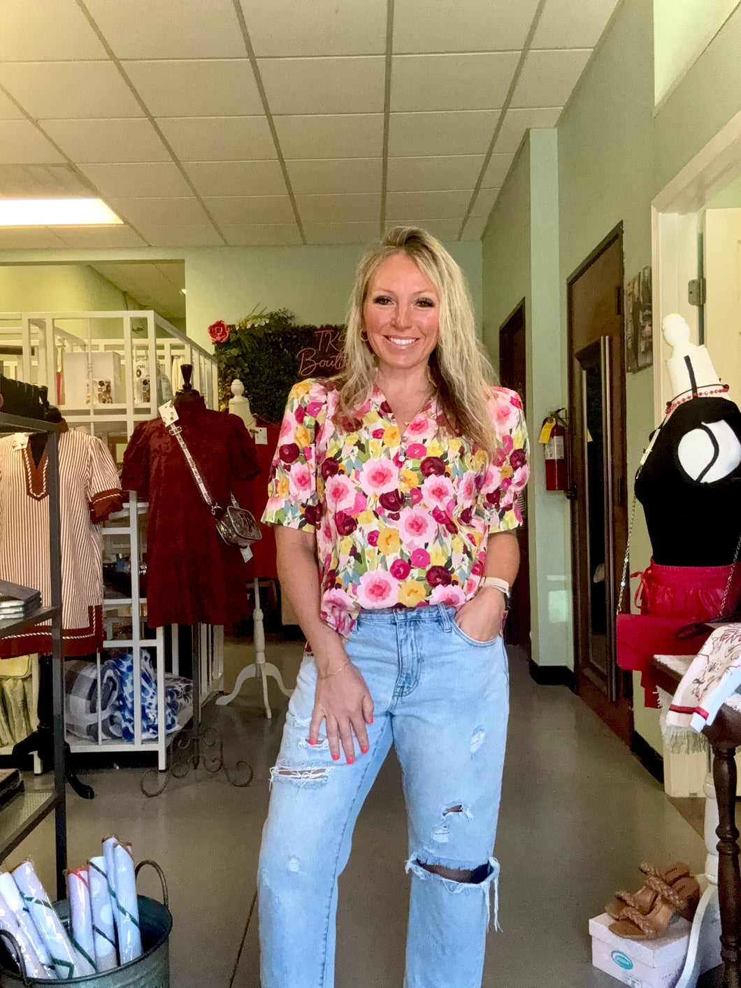 Beautiful floral print cuff band short sleeve top