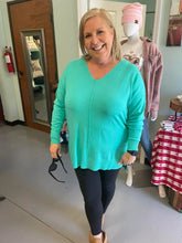 Load image into Gallery viewer, Beautiful lightweight sweater
