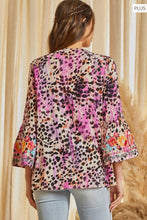 Load image into Gallery viewer, Tammy‘s favorite Savannah Jane top
