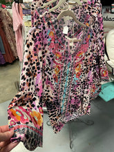 Load image into Gallery viewer, Tammy‘s favorite Savannah Jane top
