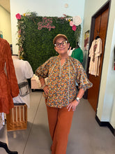 Load image into Gallery viewer, FLORAL PRINTED COTTON POPLIN BLOUSE
