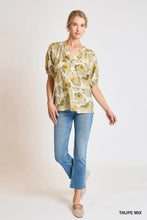 Load image into Gallery viewer, Floral Print Mid Button Down Top

