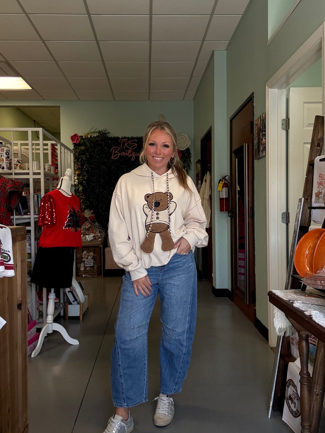 TEDDY BEAR PATCH PULLOVER HOODI