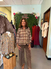 Load image into Gallery viewer, PLAID ENZYME WASHED BUTTON DOWN SHIRT
