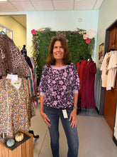Load image into Gallery viewer, Floral patterned top
