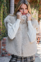 Load image into Gallery viewer, Faux Fur Zip Front Vest
