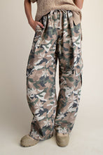 Load image into Gallery viewer, CAMOUFLAGE PRINT WASHED TWILL CARGO PANTS
