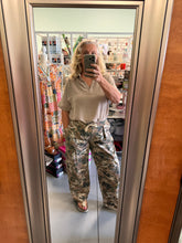 Load image into Gallery viewer, CAMOUFLAGE PRINT WASHED TWILL CARGO PANTS
