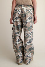 Load image into Gallery viewer, CAMOUFLAGE PRINT WASHED TWILL CARGO PANTS
