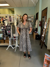 Load image into Gallery viewer, Puff sleeve Leopard dress
