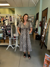 Load image into Gallery viewer, Puff sleeve Leopard dress
