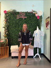 Load image into Gallery viewer, EMBROIDERY DETAILING WOVEN BLOUSE

