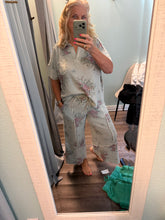 Load image into Gallery viewer, FLORAL PRINT WASHED Waffle Pants
