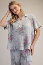 Load image into Gallery viewer, FLORAL PRINT WASHED WAFFLE TOP
