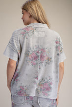 Load image into Gallery viewer, FLORAL PRINT WASHED WAFFLE TOP
