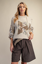 Load image into Gallery viewer, FLORAL PATCH THERMAL WASHED PULLOVER HOODED
