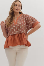 Load image into Gallery viewer, Floral Jacquard Top
