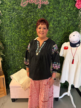 Load image into Gallery viewer, EMBROIDERY DETAILING WOVEN BLOUSE
