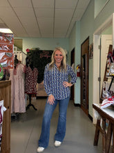 Load image into Gallery viewer, 3/4 sleeve button down top
