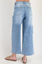 Load image into Gallery viewer, Flower patch jeans
