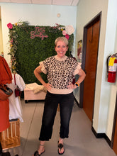Load image into Gallery viewer, Beautiful lightweight Leopard sweater
