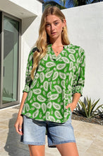 Load image into Gallery viewer, Beautiful vibrant shirt
