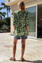 Load image into Gallery viewer, Beautiful vibrant shirt
