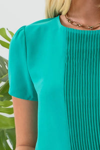 SOLID FRONT PLEATED WOVEN TOP