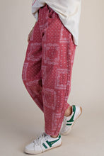 Load image into Gallery viewer, Bandana print Barrel pants
