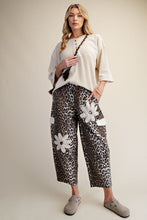 Load image into Gallery viewer, FLORAL PATCH ANIMAL PRINTED BARREL PANTS
