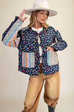 Load image into Gallery viewer, FLORAL PRINT QUILTED JACKET

