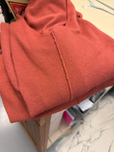 Load image into Gallery viewer, Beautiful lightweight sweater
